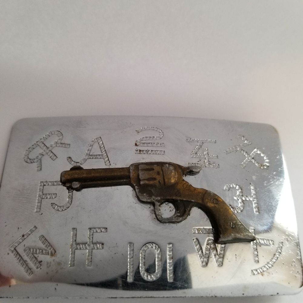 Relisted -Vintage belt buckle with revolver and ranch brand symbols Chambers - Picture 5 of 15